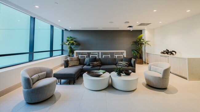 36 NE 2nd St, Unit SI ID1464974P in Miami, FL - Building Photo - Building Photo