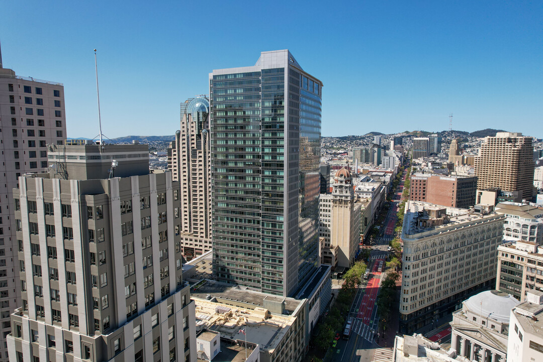 Four Season Residences in San Francisco, CA - Building Photo