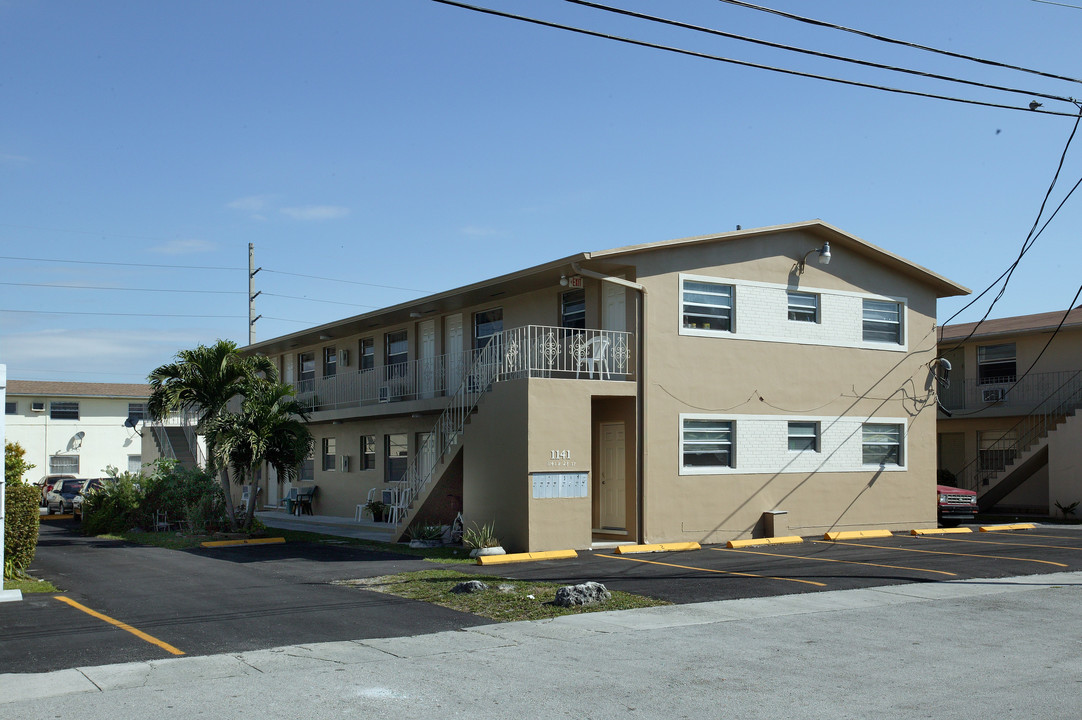 1141-1149 W 28th St in Hialeah, FL - Building Photo