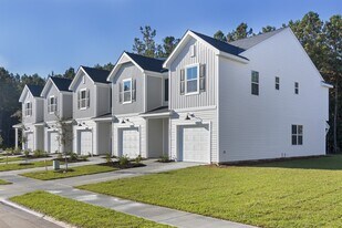 Creekside in Guyton, GA - Building Photo