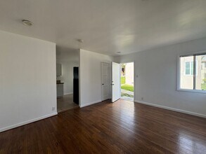 5179 Huntington Dr N in Los Angeles, CA - Building Photo - Building Photo