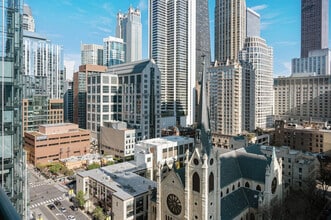 1 W Superior St in Chicago, IL - Building Photo - Building Photo