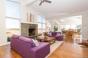 22 Dock Rd in Norwalk, CT - Building Photo