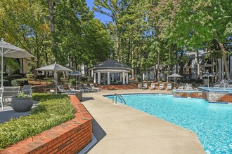 Paces Pointe Apartment Homes in Matthews, NC - Foto de edificio - Building Photo