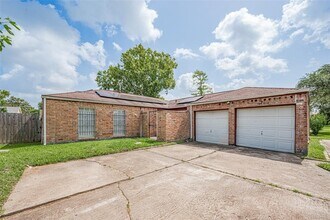 10534 Evesborough Dr in Houston, TX - Building Photo - Building Photo