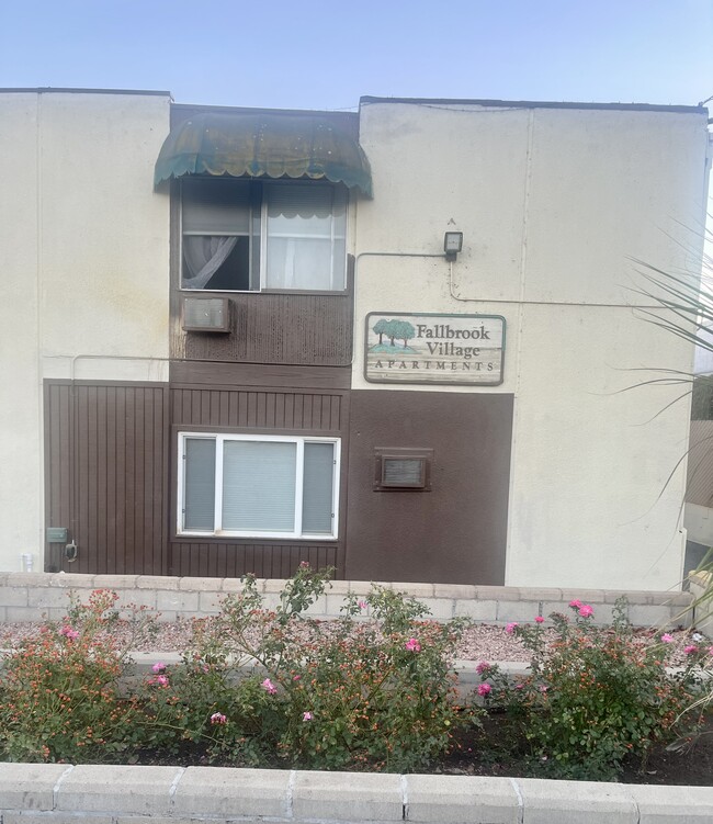 729 E Elder St, Unit A in Fallbrook, CA - Building Photo - Building Photo