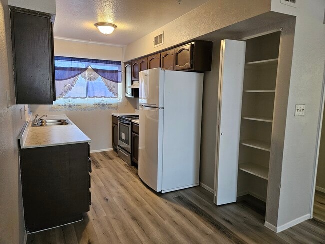 738 E 1st Ave, Unit mesa