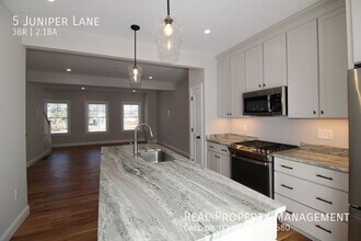 5 Juniper Ln in Portsmouth, NH - Building Photo - Building Photo