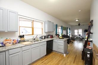 1342 W Hubbard St, Unit 3R in Chicago, IL - Building Photo - Building Photo