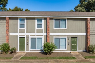 Spottswood Manor in Memphis, TN - Foto de edificio - Building Photo