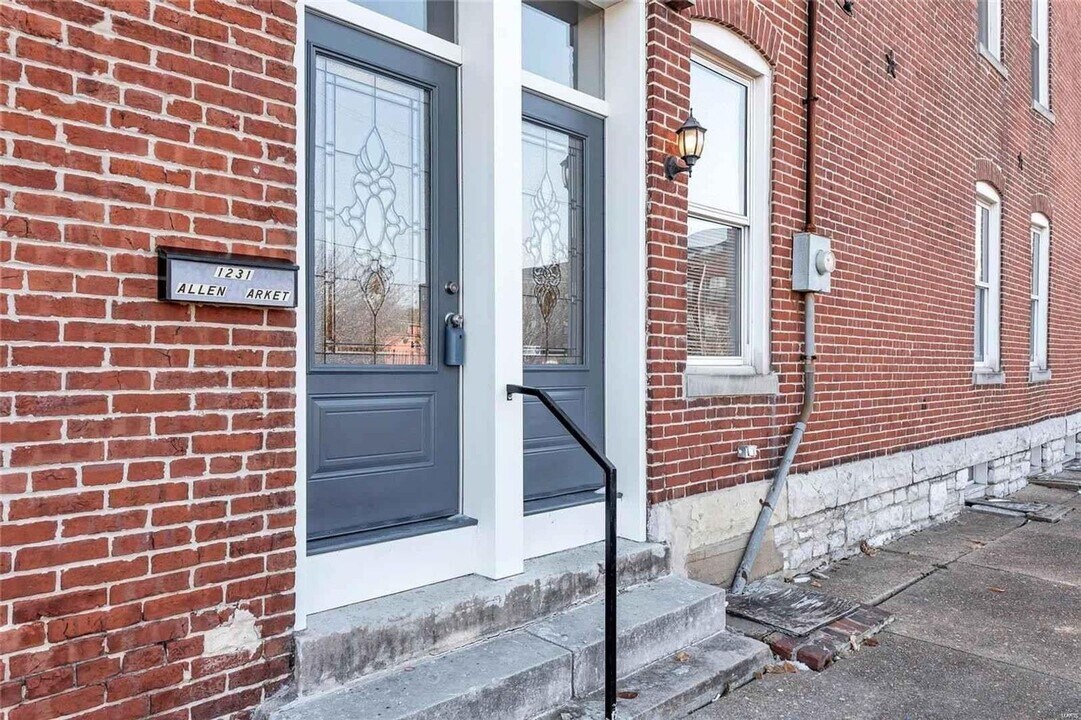 1229-1231-1231 Allen Market Ln in St. Louis, MO - Building Photo