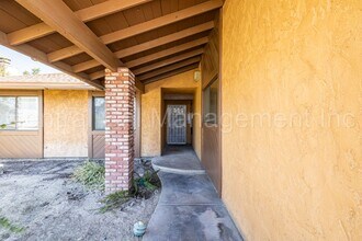 4105 Thatch Ave in Bakersfield, CA - Foto de edificio - Building Photo
