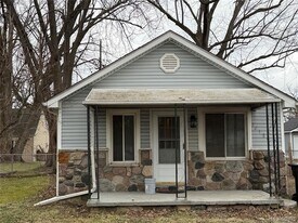 22130 Cora Ave in Farmington Hills, MI - Building Photo