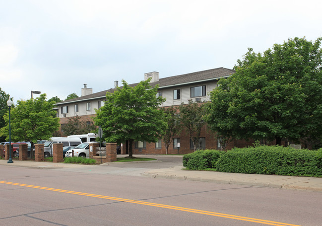 Sonoma Apartments in Hopkins, MN - Building Photo - Building Photo