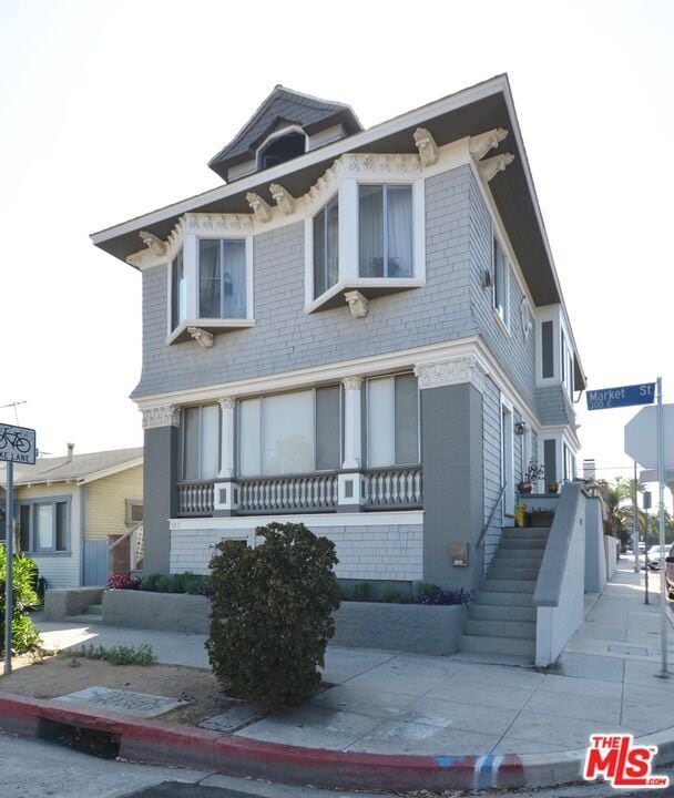 1366 Riviera Ave in Los Angeles, CA - Building Photo - Building Photo