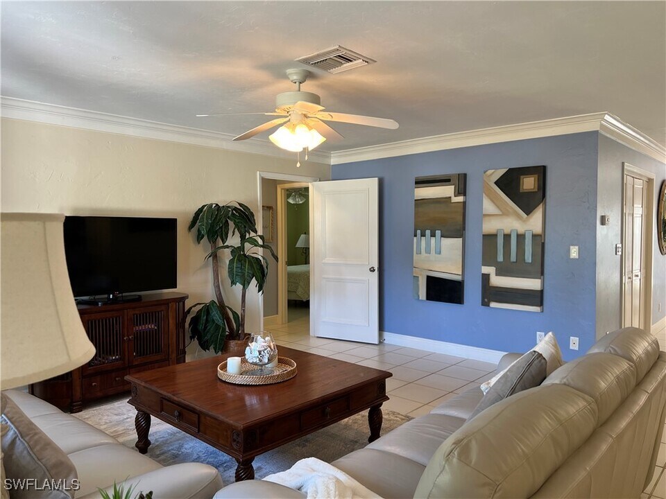 664 96th Ave N in Naples, FL - Building Photo