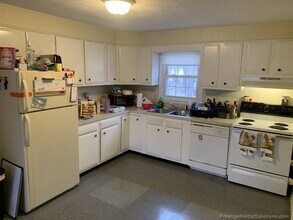 64 Lorchris St, Unit 2 in Leominster, MA - Foto de edificio - Building Photo