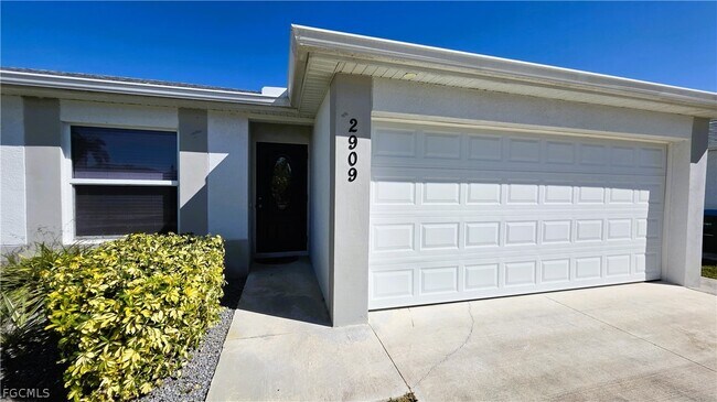 2909 SW Santa Barbara Pl in Cape Coral, FL - Building Photo - Building Photo