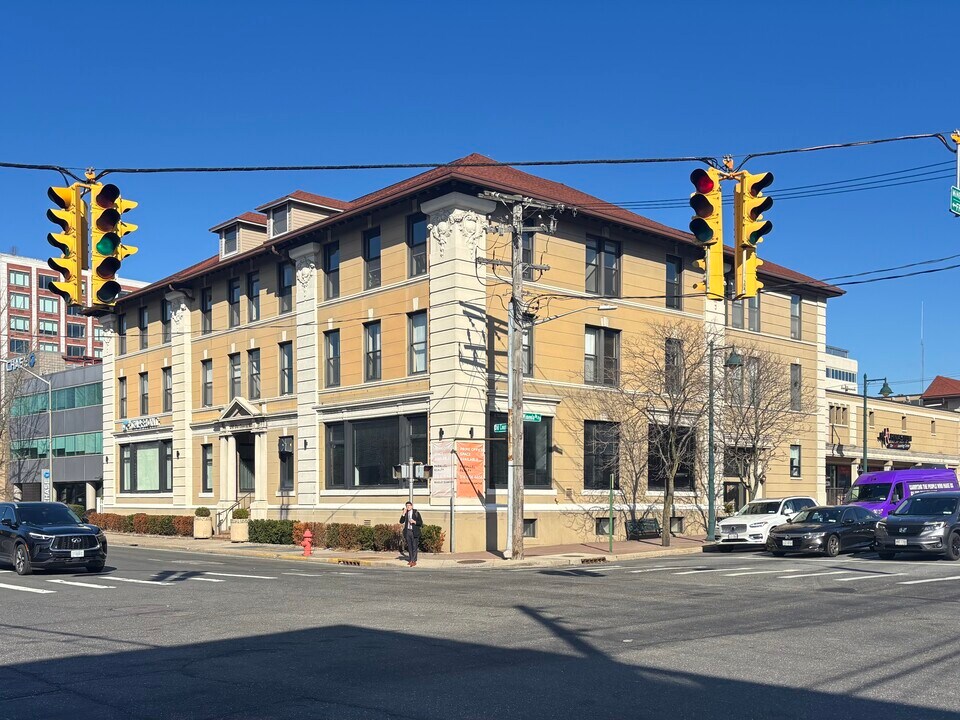 39 Mineola Blvd in Mineola, NY - Building Photo