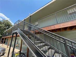 884 W Holly St in Fayetteville, AR - Building Photo - Building Photo