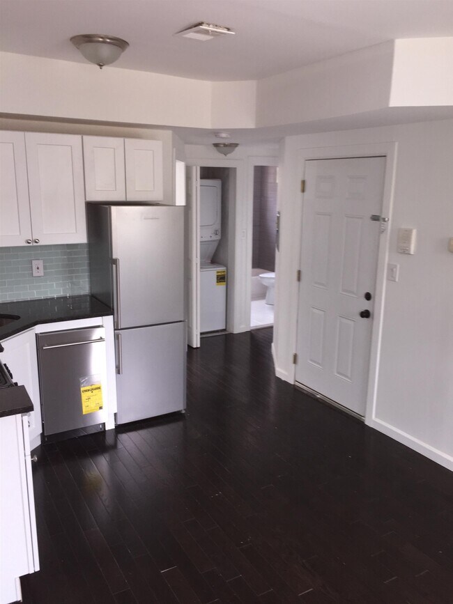 60 Webster Ave in Jersey City, NJ - Building Photo - Building Photo