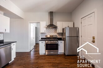 2842 W Augusta Blvd in Chicago, IL - Building Photo - Building Photo