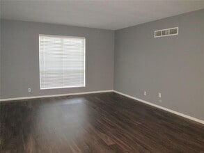 10372 Forest Brook Ln in St. Louis, MO - Building Photo - Building Photo