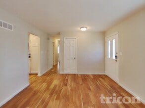 1116 NE 10 St in Blue Springs, MO - Building Photo - Building Photo