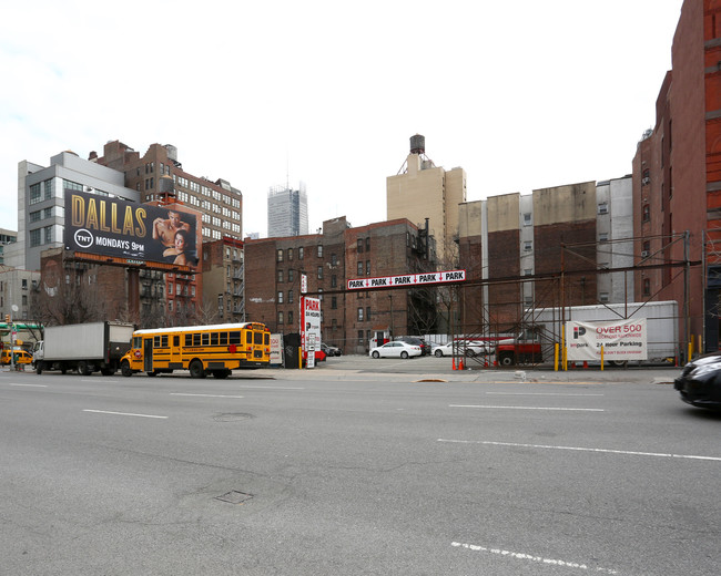 460 10th Ave in New York, NY - Foto de edificio - Building Photo