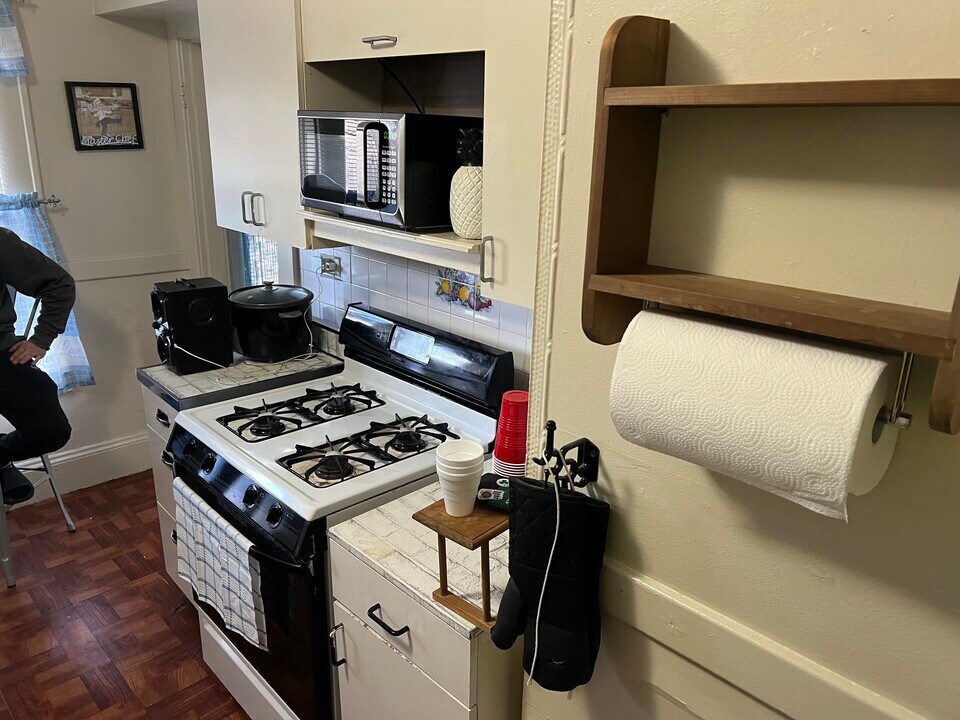 33 Coit St, Unit Amazing 1st Floor Unit in Holyoke, MA - Foto de edificio