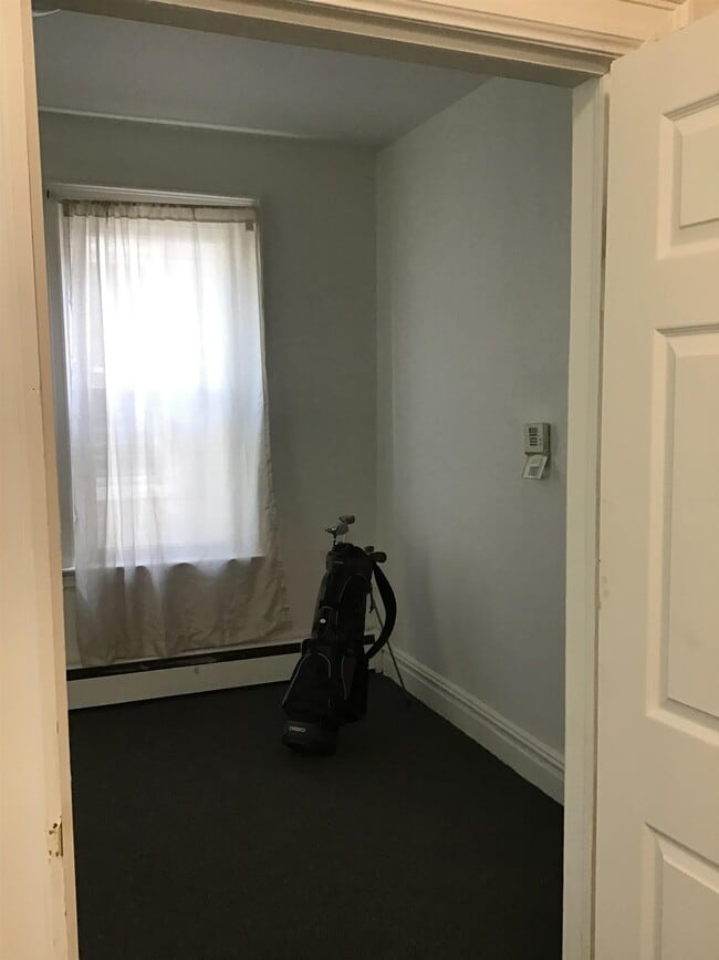 240 Linden Ave in Jersey City, NJ - Building Photo - Building Photo