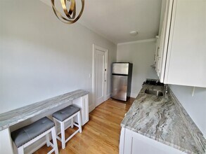 22 Concord Ave, Unit 15 in Cambridge, MA - Foto de edificio - Building Photo