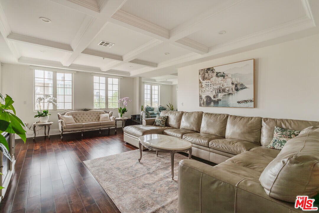 1835 Pandora Ave in Los Angeles, CA - Building Photo