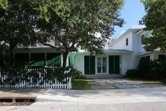 Karp House in West Palm Beach, FL - Building Photo - Building Photo