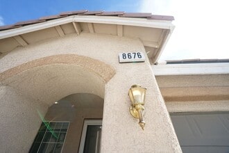 8676 Little Fox St in Las Vegas, NV - Building Photo - Building Photo