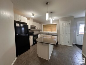 4317 Prowse Link SW in Edmonton, AB - Building Photo - Building Photo