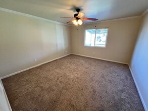 2234 E Chestnut Ct in Visalia, CA - Building Photo - Building Photo