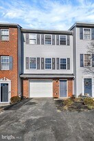 2256 North Point Dr in York, PA - Building Photo