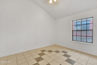 3700 La Luz Ave in El Paso, TX - Building Photo - Building Photo