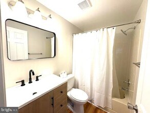 526 Palmtree Dr in Gaithersburg, MD - Building Photo - Building Photo