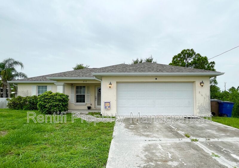 210 Milwaukee Blvd in Lehigh Acres, FL - Building Photo