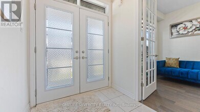 29 Bee Cres in Brantford, ON - Building Photo - Building Photo