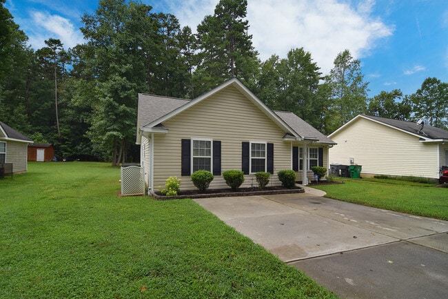 6825 Sullins Rd in Charlotte, NC - Foto de edificio - Building Photo