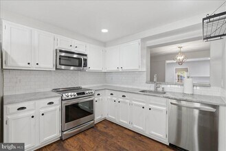 1490 Autumn Ridge Cir in Reston, VA - Building Photo - Building Photo