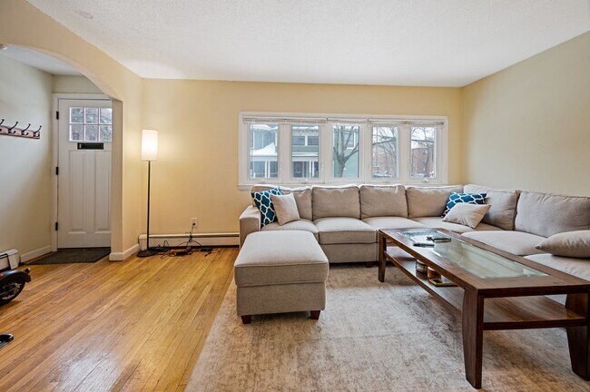 47 Winslow Rd in Brookline, MA - Building Photo - Building Photo