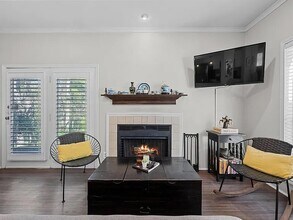 802 S 1st St, Unit 126 in Austin, TX - Building Photo - Building Photo