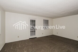 7665 Pomeranian Dr in Dayton, OH - Building Photo - Building Photo