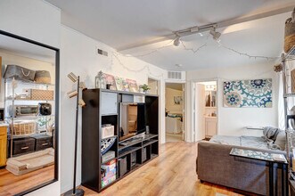 1627 N Winchester Ave, Unit 1R in Chicago, IL - Building Photo - Building Photo