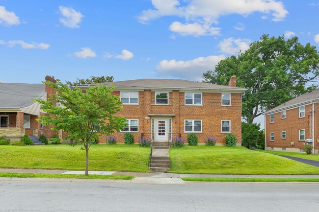 property at 3332 Maple Crest Pl