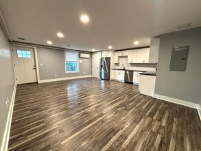 303 Norwich-New London Turnpike in Montville, CT - Building Photo - Building Photo
